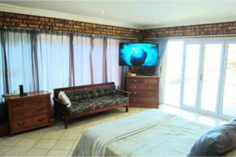 5 Bedroom Property for Sale in Winterstrand Eastern Cape